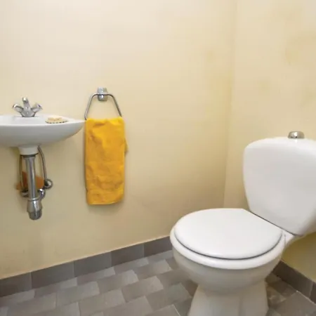 1 Bedroom Lovely In Daire