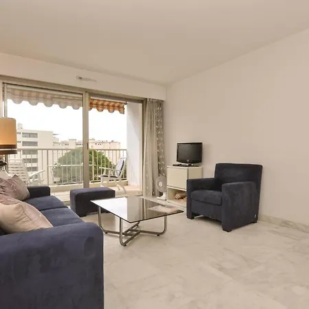 1 Bedroom Lovely In Appartement